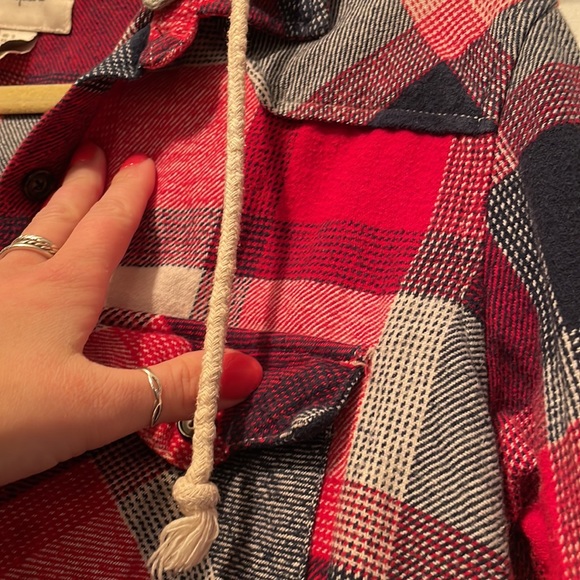 F21 Plaid Shacket with detachable hood - Picture 2 of 8